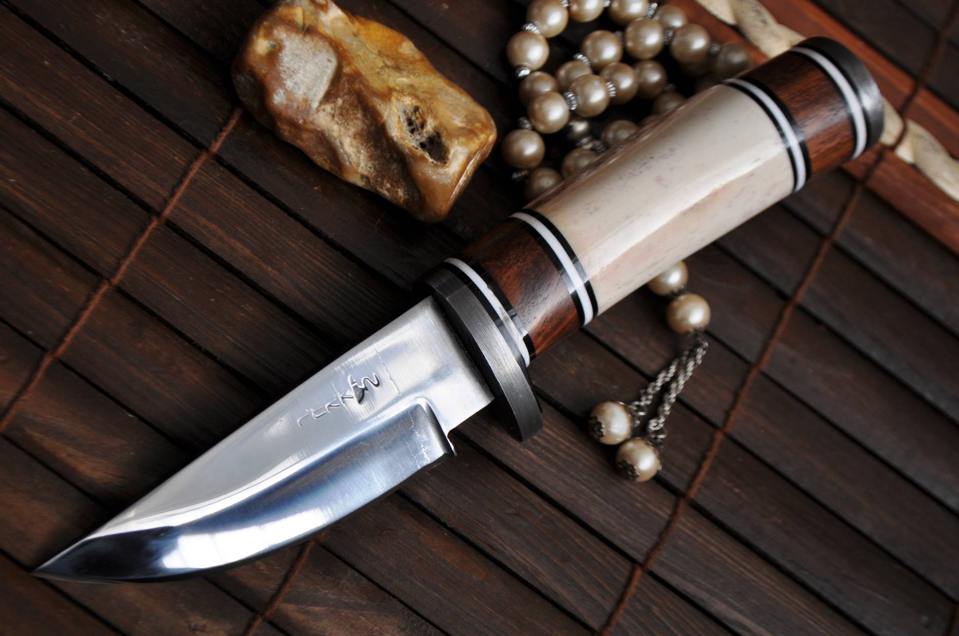 Handmade fixed blade hunting knife with sheath