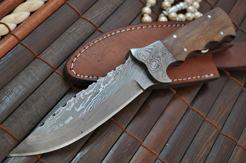 Real Art - Damascus Handmade Hunting Knife with Full Tang Blade