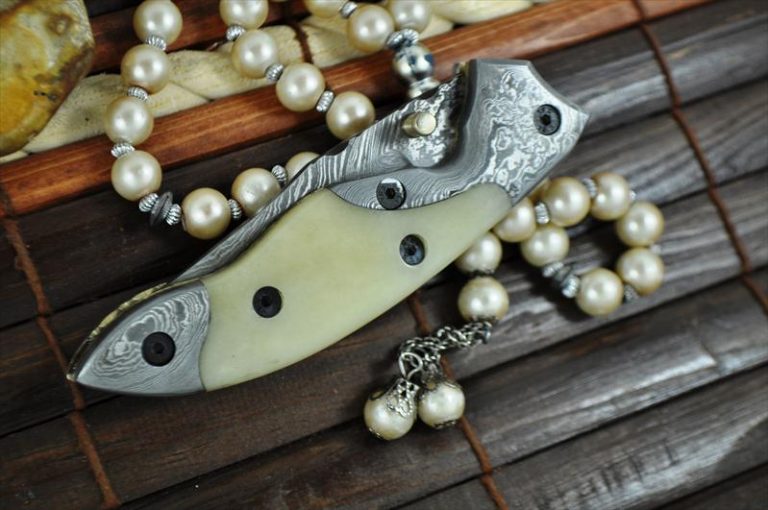 Beautiful Handmade Damascus Folding Knife with Liner Lock Mechanism